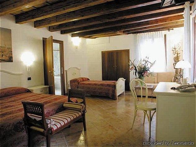 Ca' Dei Leoni Hotel
