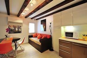 Creme Caramel Apartment