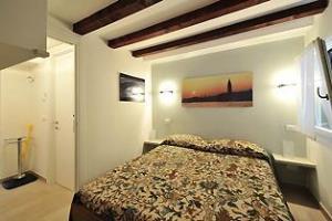 Creme Caramel Apartment