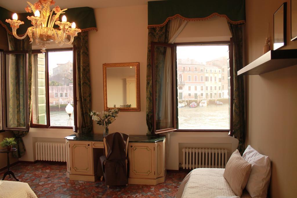 The Charm * Venezia