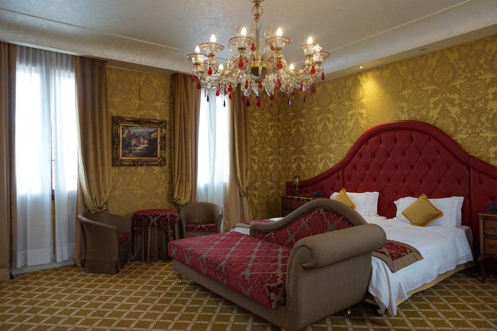 Hotel Pesaro Palace