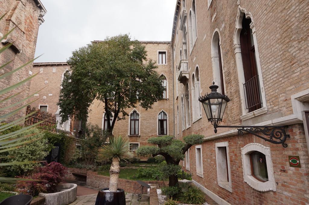 Hotel Pesaro Palace