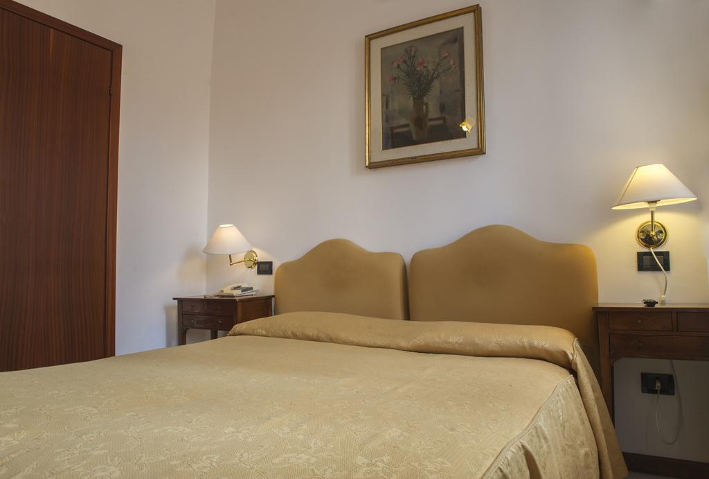 Hotel Iris 2*