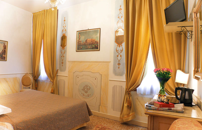 Apostoli Palace