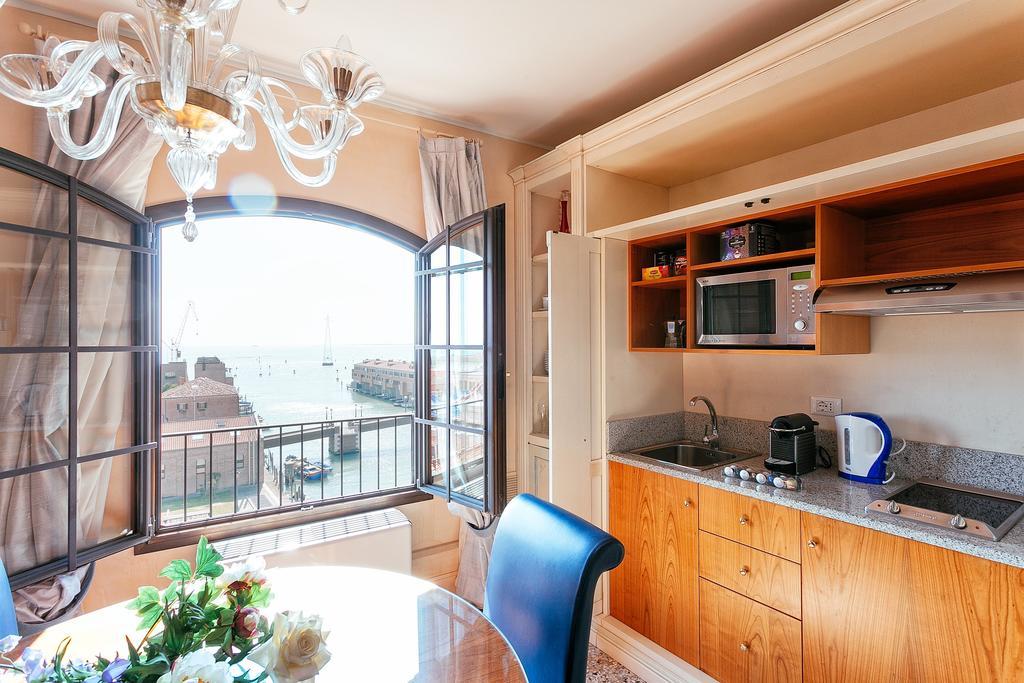 Deluxe Lagoon View Apartment *