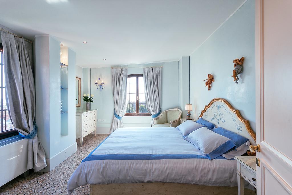 Deluxe Lagoon View Apartment Venice