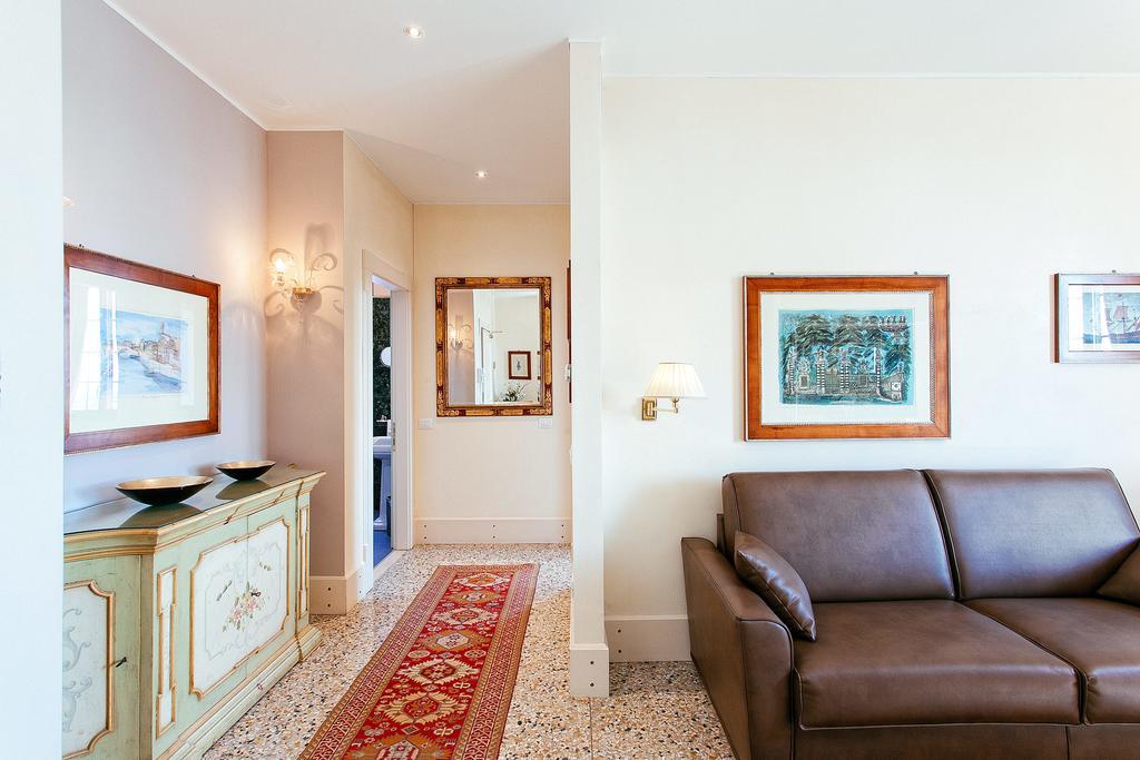 Deluxe Lagoon View Apartment Venice