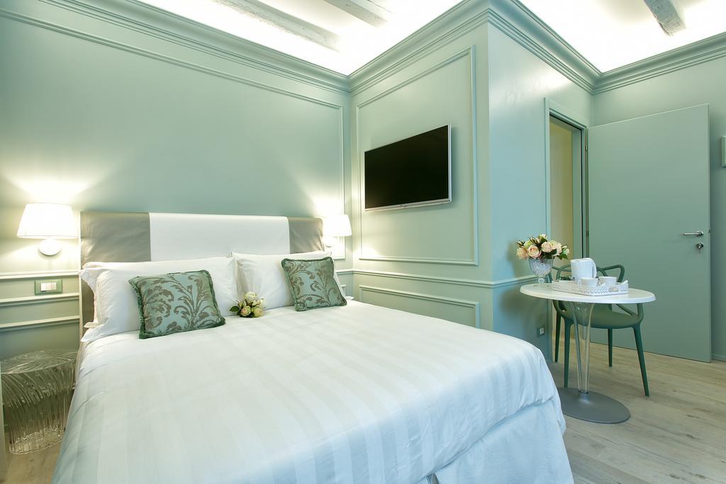 Aquamare, Boutique