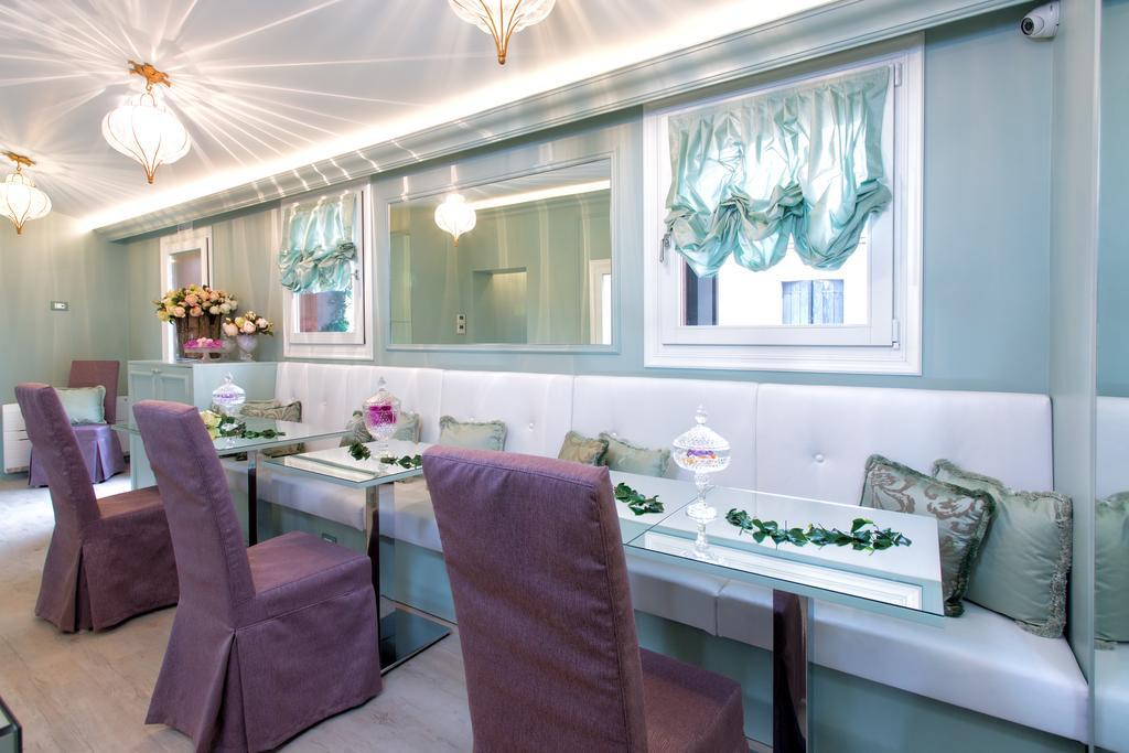 Aquamare, Boutique Venice