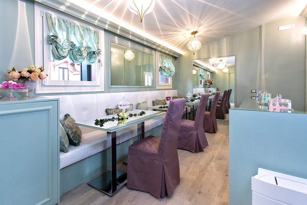 Aquamare, Boutique