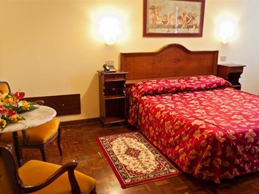 Hotel Florida 2*