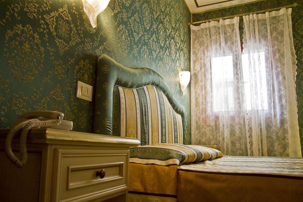 Residenza La Campana Guest house
