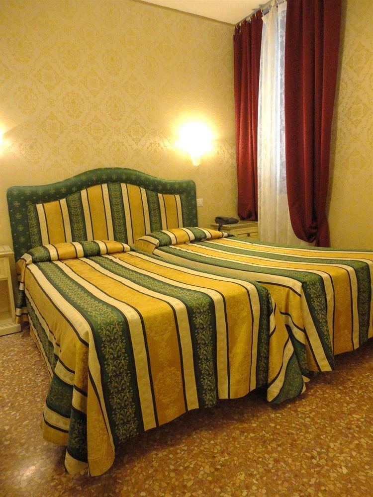 Residenza La Campana Guest house 3*
