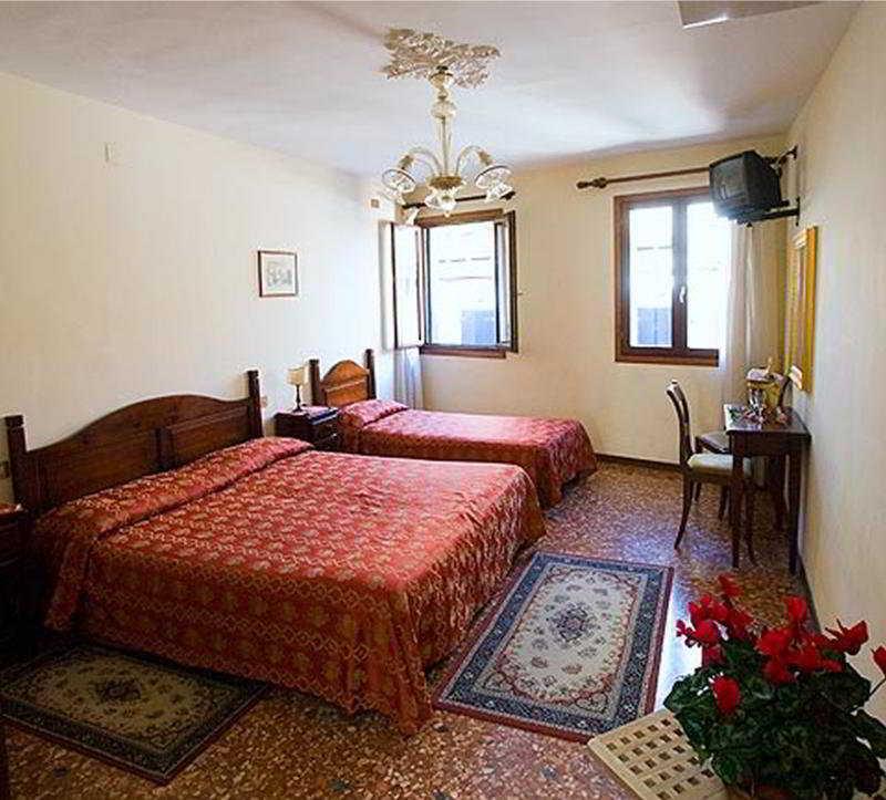 Tivoli Hotel
