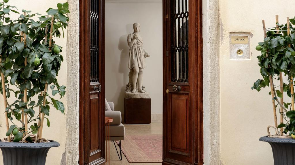 Joseph Apartment *
