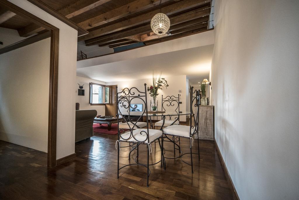 Mansarda Magritte Apartment