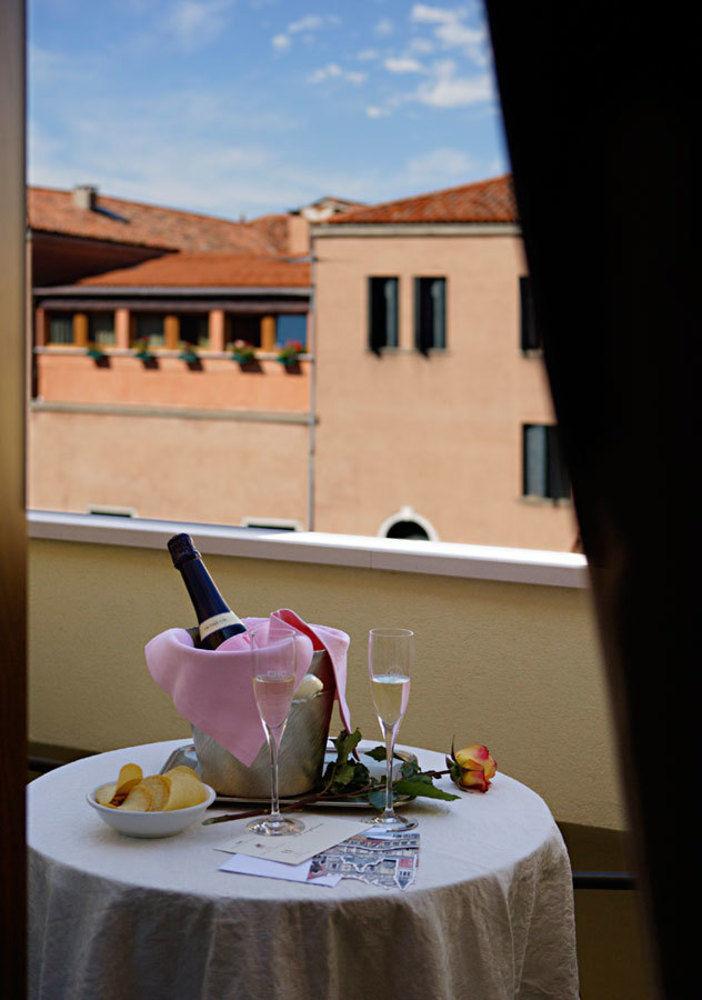 Carlton Capri Hotel 3*