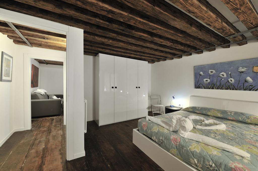 Red Rose Apartment