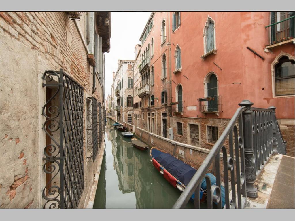 Balcone Sul Canale Apartment Venice