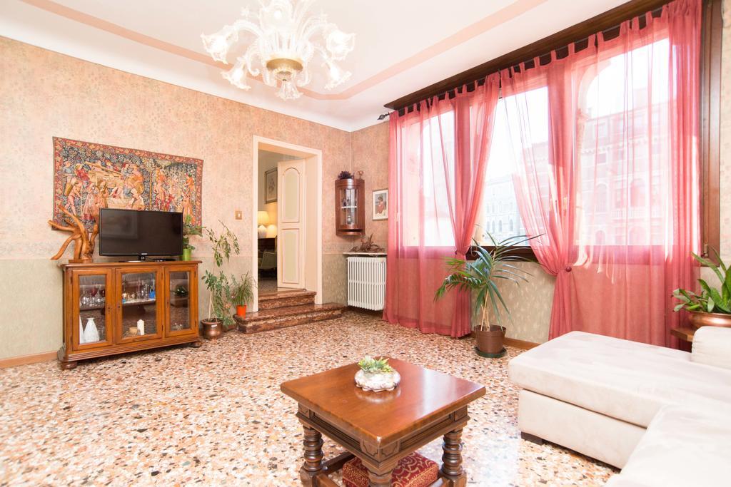 Ca Della Trifora Apartment *