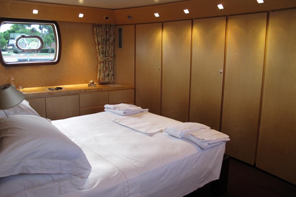 Yacht Bert Venezia Botel Veneza