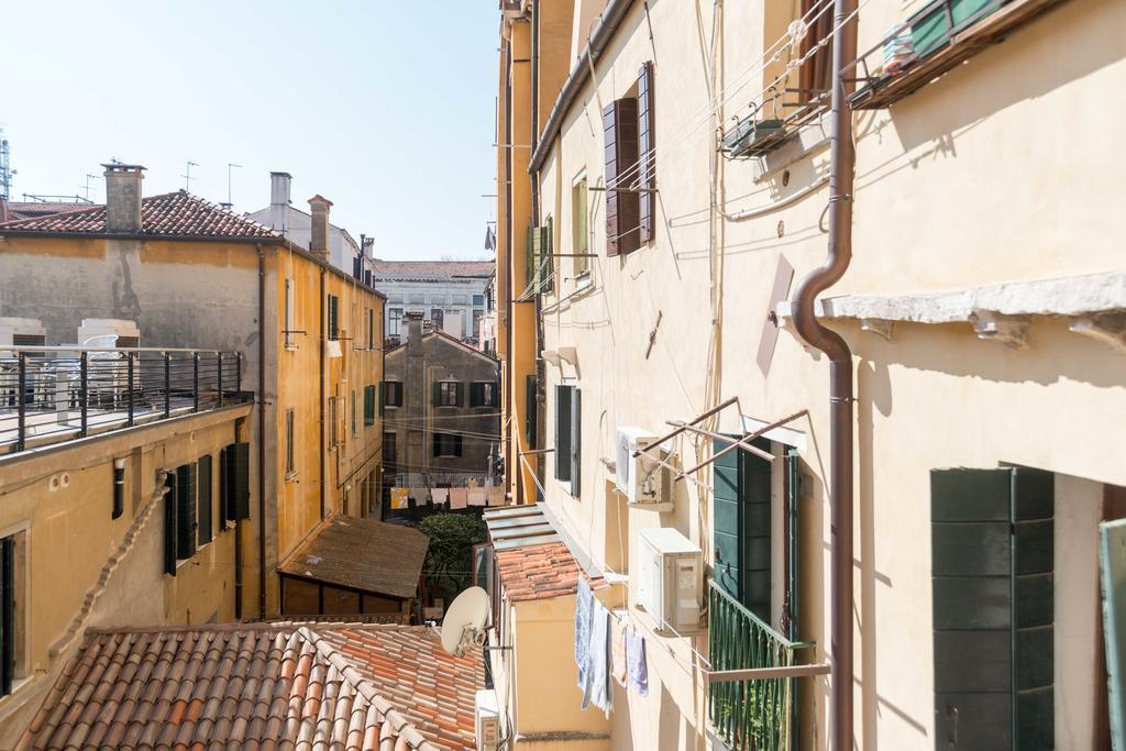 Apartment Ghetto Modern Apt For 4, Venice