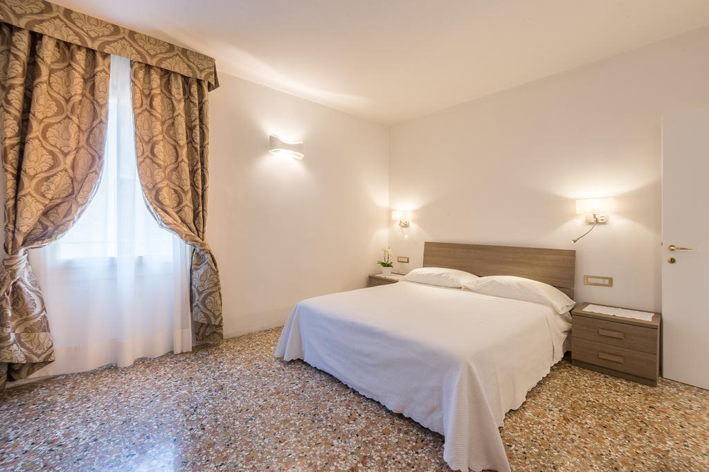 Ca' Dore Apartment