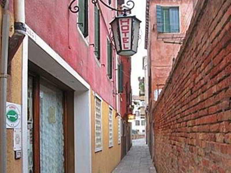 Hotel Leonardo 2*