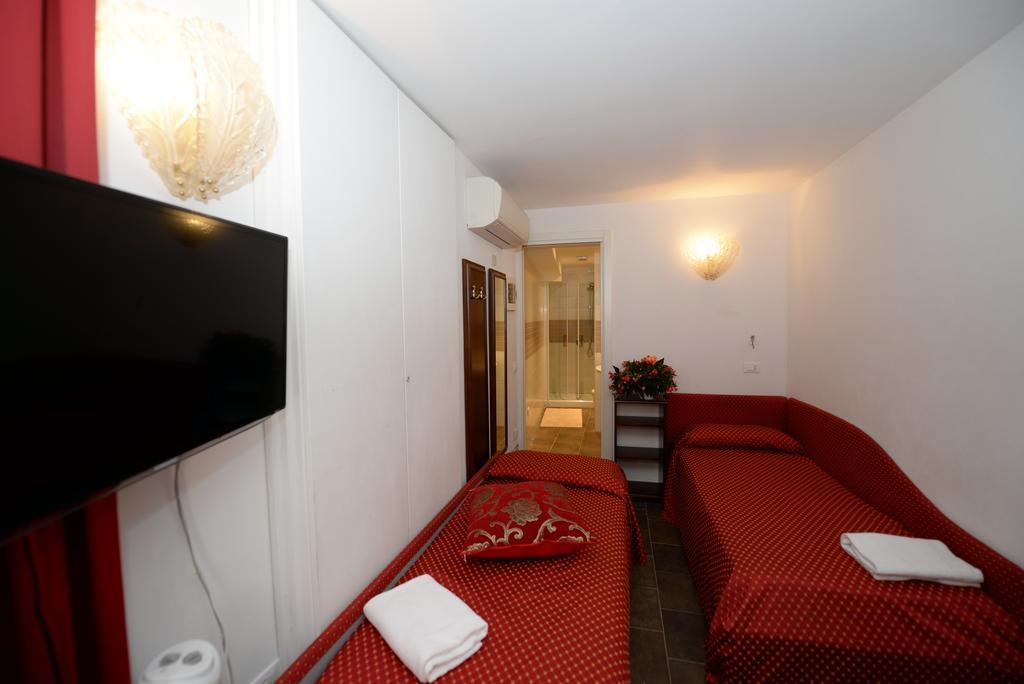 Ca' Del Gallo Guest house 2*