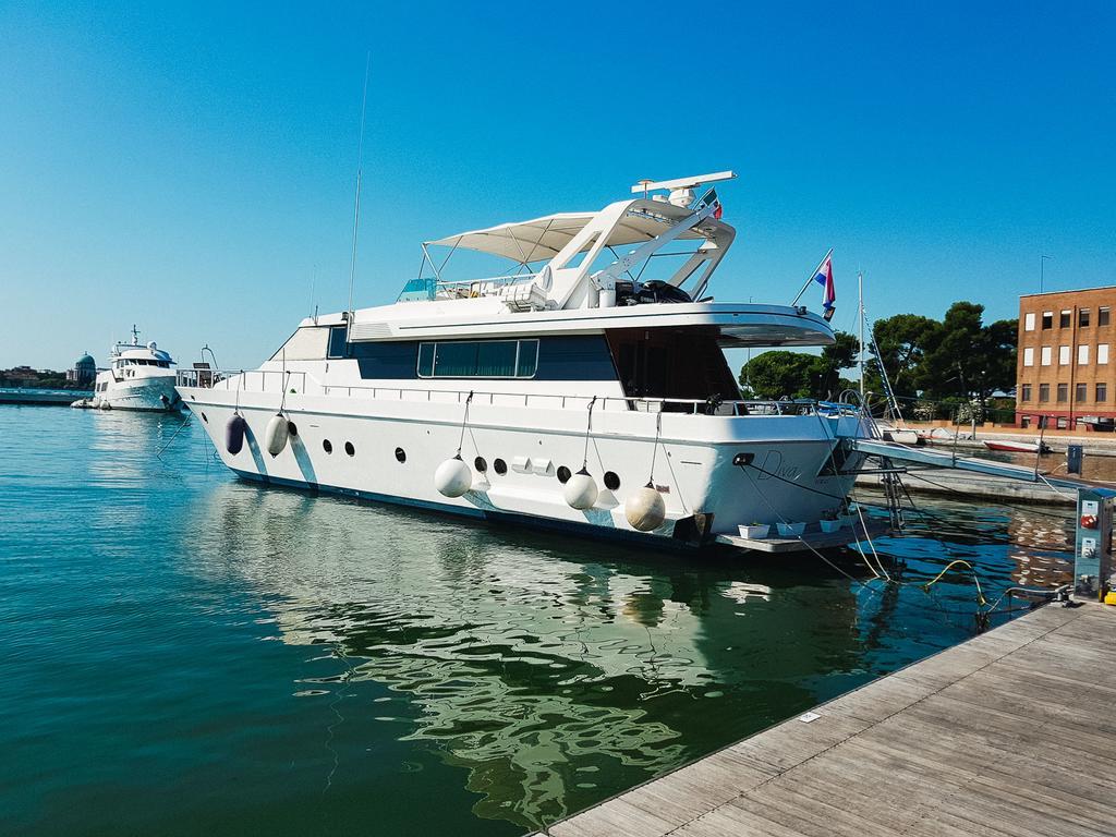 Yacht Diva Botel Venice