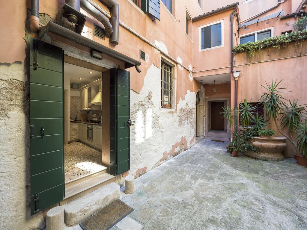 Romantic Lagoon - Canal View Apartment Venice