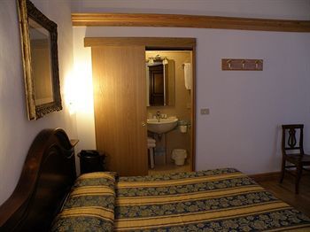 Fava Hotel 2*