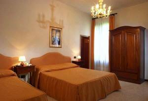 Iris Venice