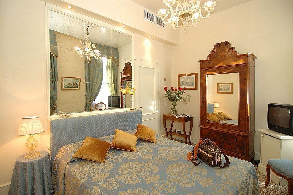 Palazzo Odoni 3* Venice