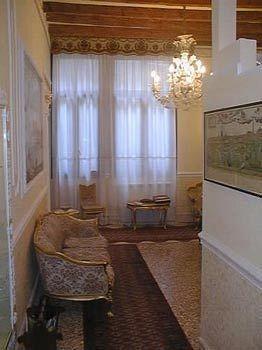 Casa Fenice Acomodação com café da manhã  2*