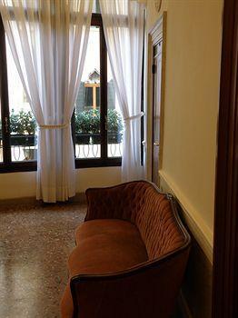 Fava Hotel 2*