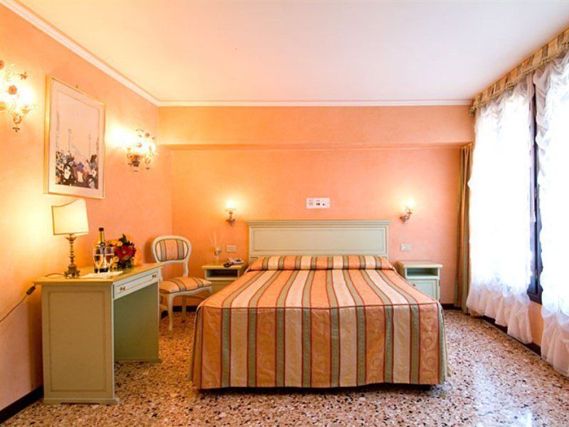 Hotel Firenze Venice