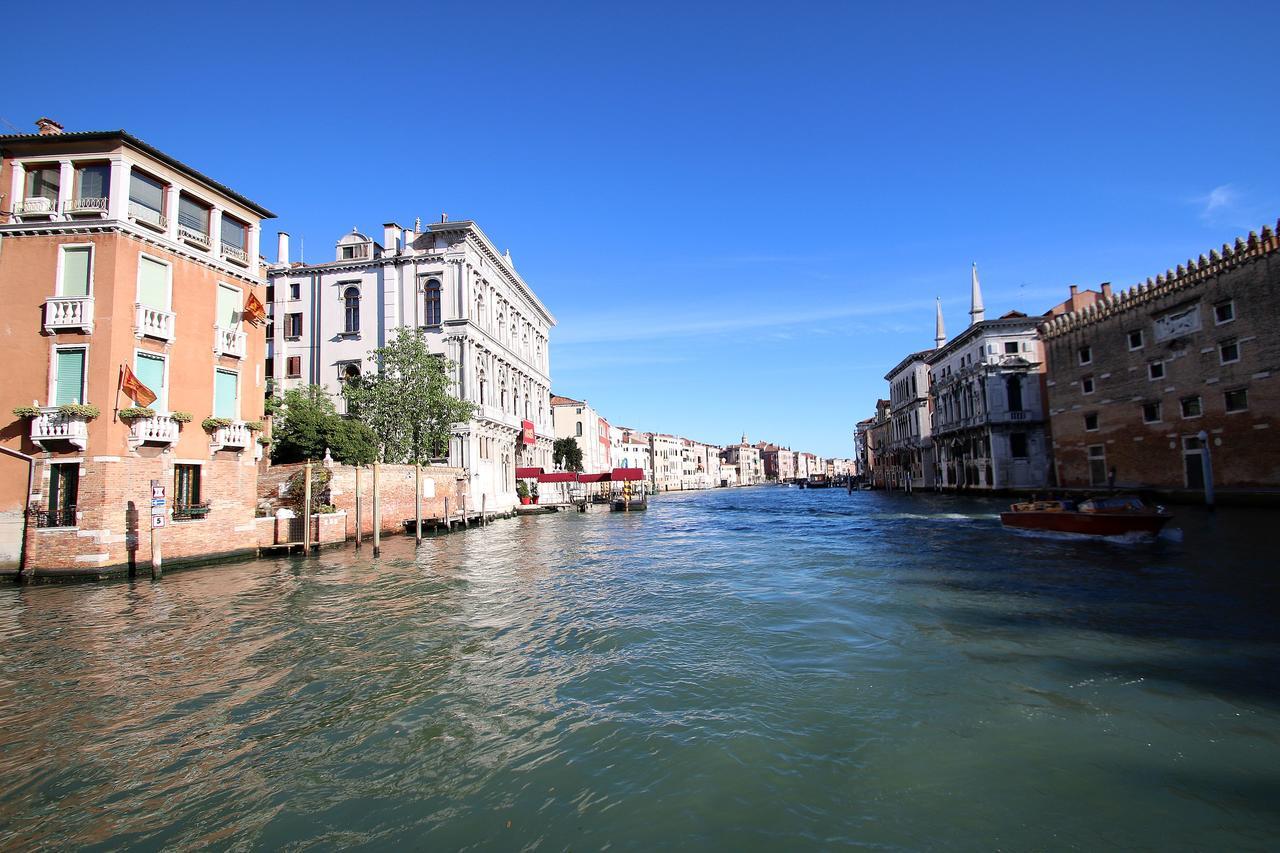 Sunny Ghetto Canalview Apartment