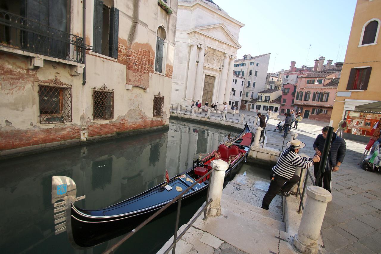 Sunny Ghetto Canalview Apartment Venice