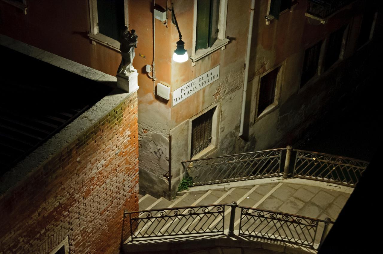 La Fenice Et Des Artistes Venice