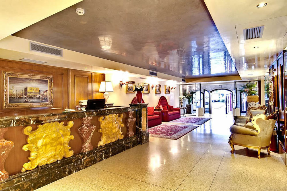 Hotel Pesaro Palace 4*