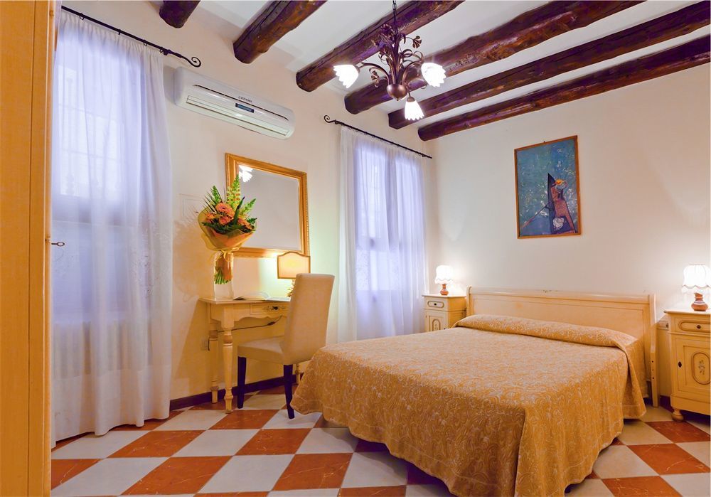 Hotel Henry