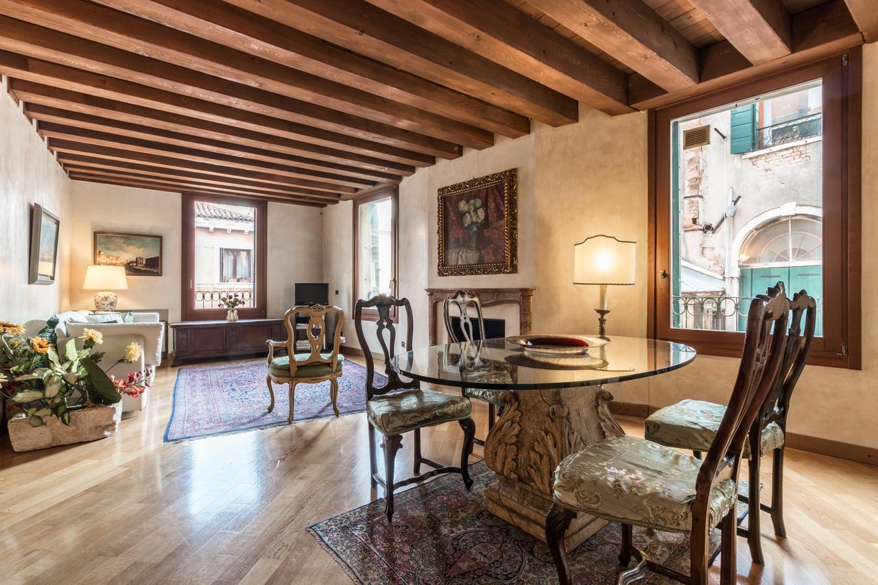 La Fenice Double Canal View Apartment