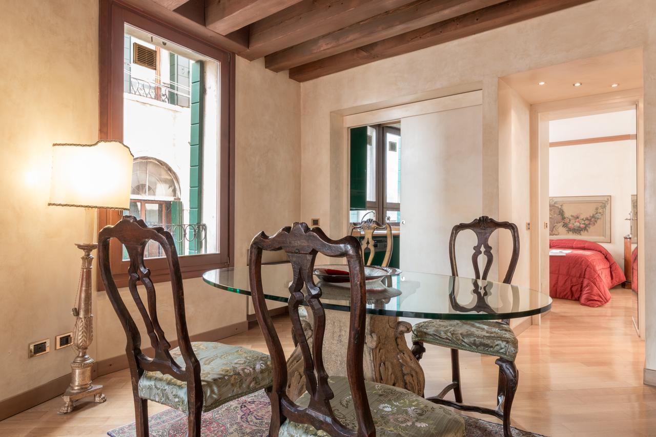 La Fenice Double Canal View Apartment *