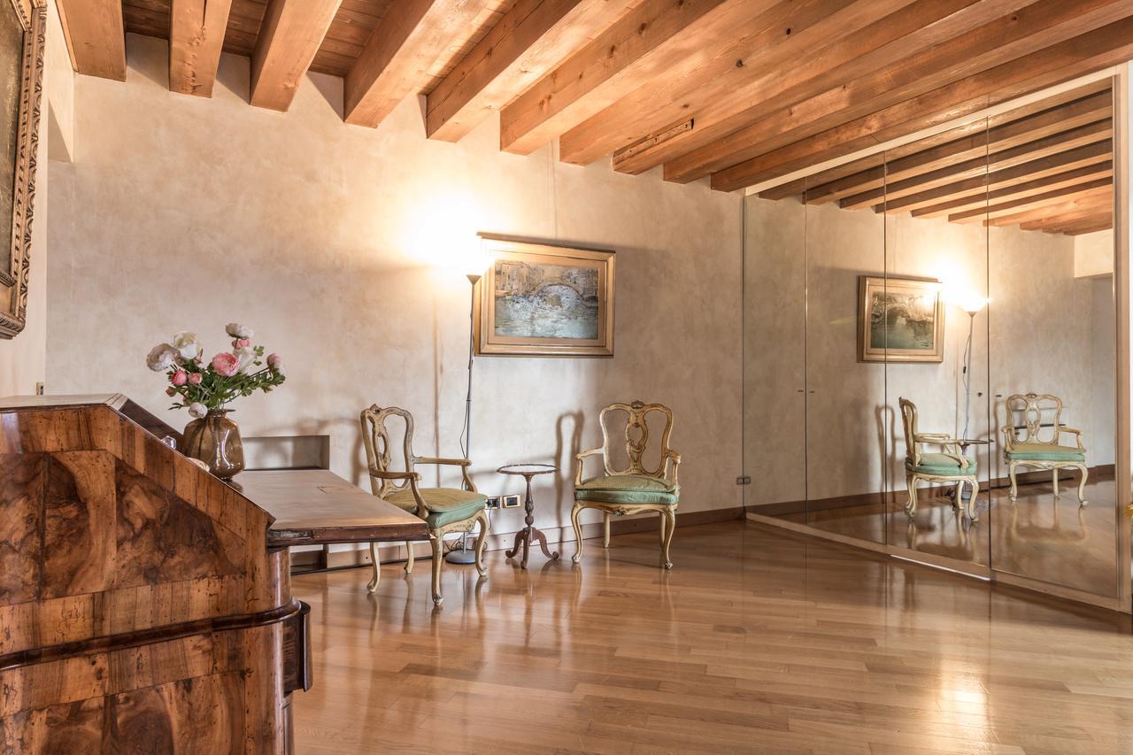 Apartment La Fenice Double Canal View