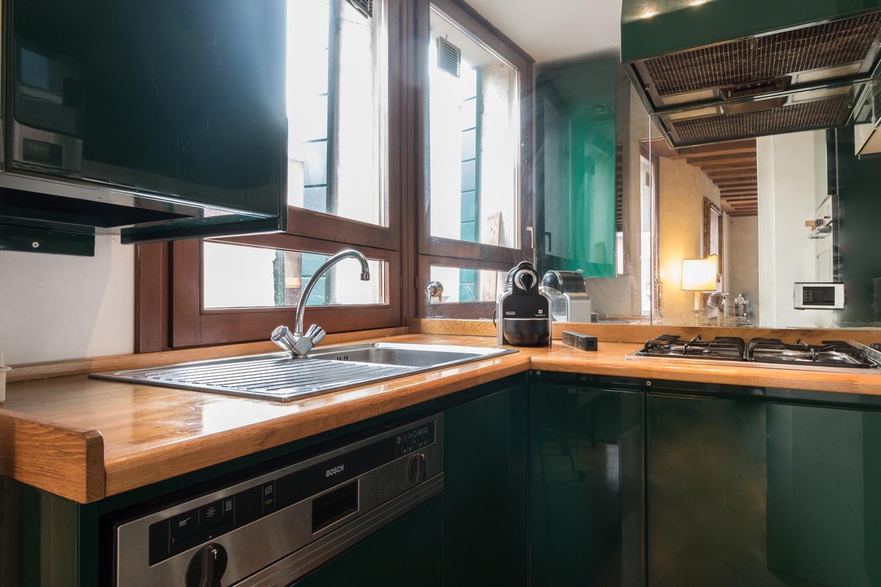 La Fenice Double Canal View Apartment Venice