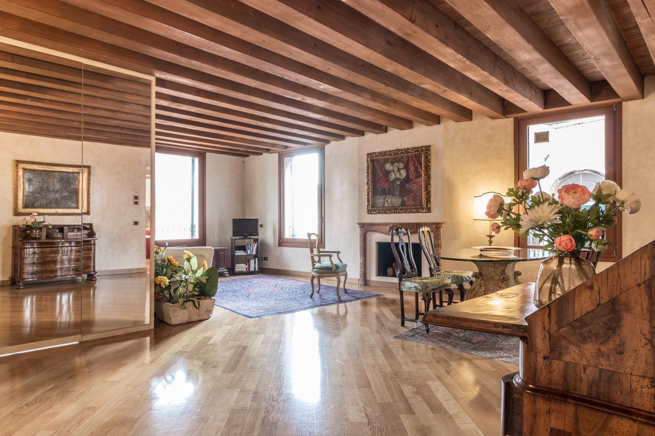 La Fenice Double Canal View Apartment Venice