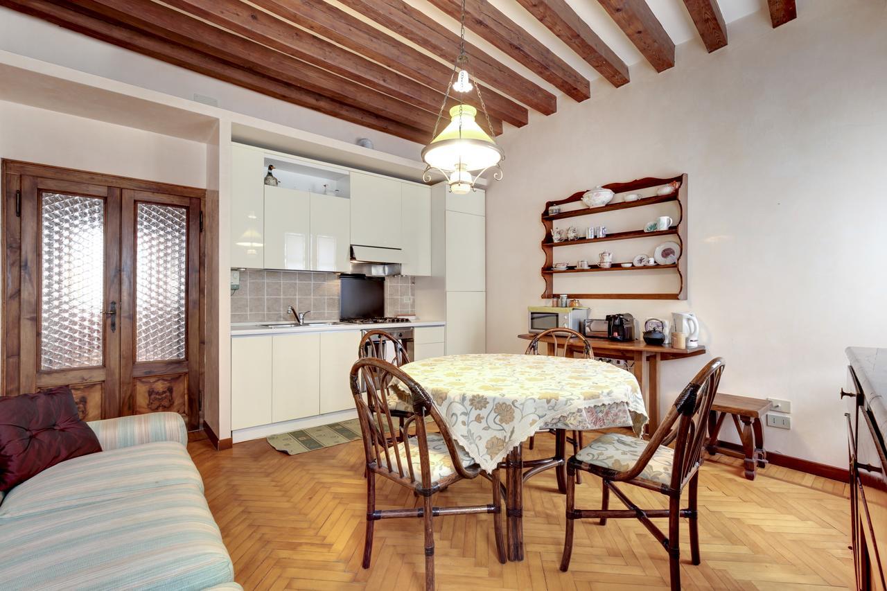 Biennale Apt Balcony Apartment *
