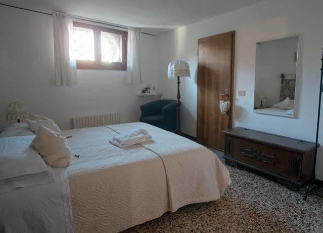 And - Private In Shared Veneza