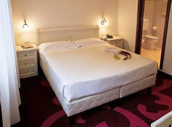 Stella Alpina Edelweiss Hotel 2*